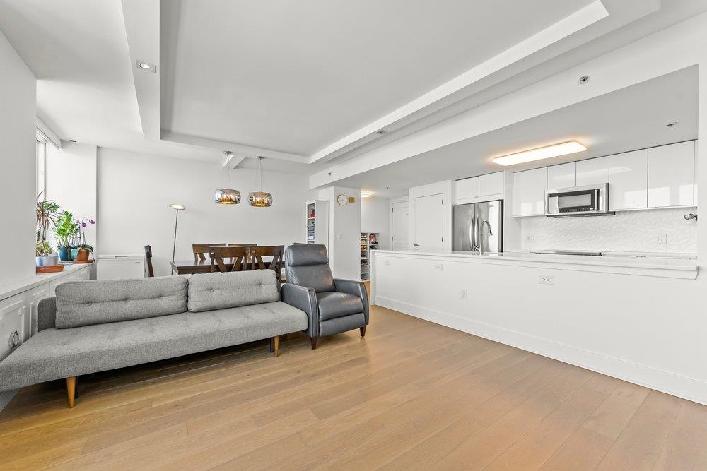 88 MORGAN ST Unit: PH2-1