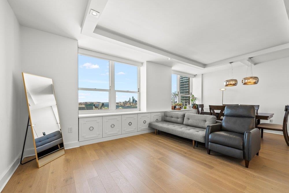 88 MORGAN ST Unit: PH2-1