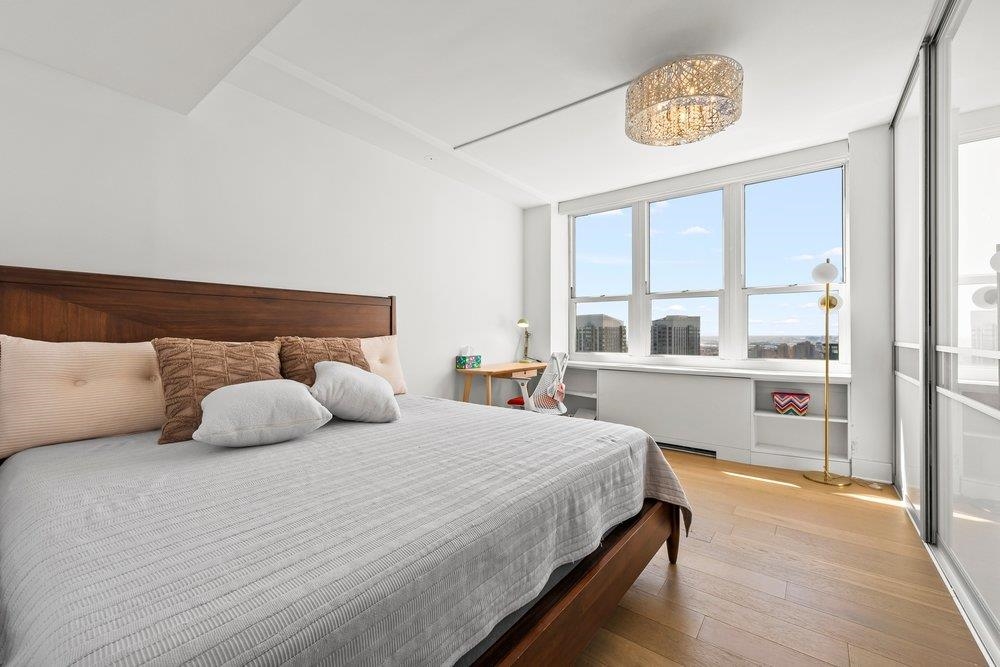 88 MORGAN ST Unit: PH2-1