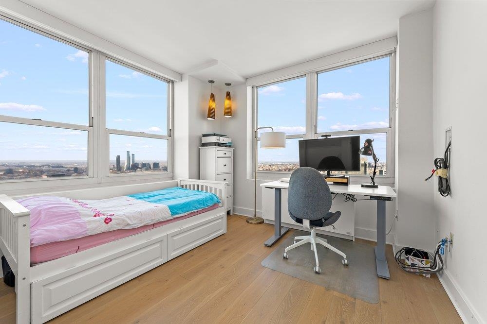 88 MORGAN ST Unit: PH2-1