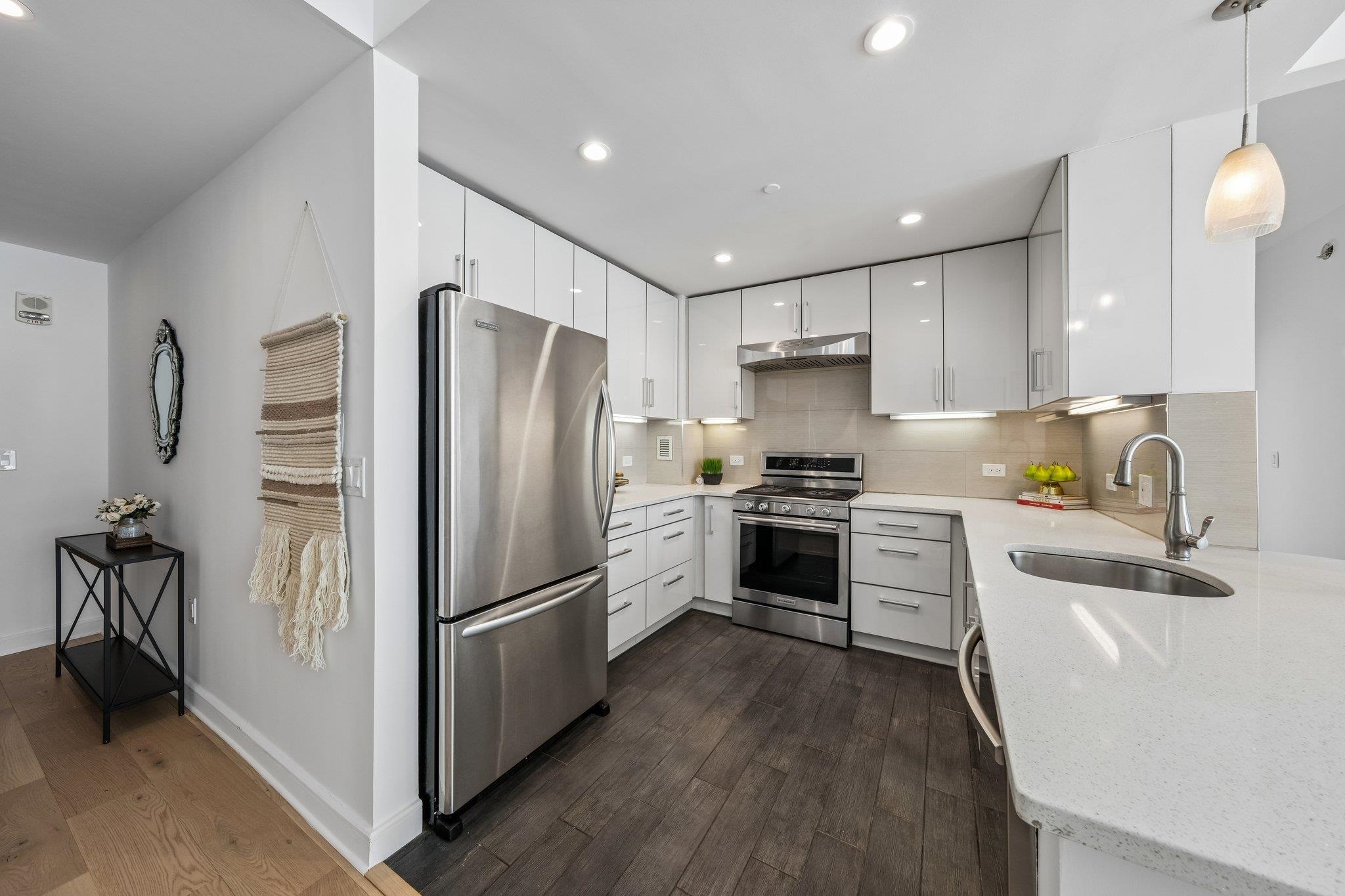 1 SHORE LANE Unit: 911