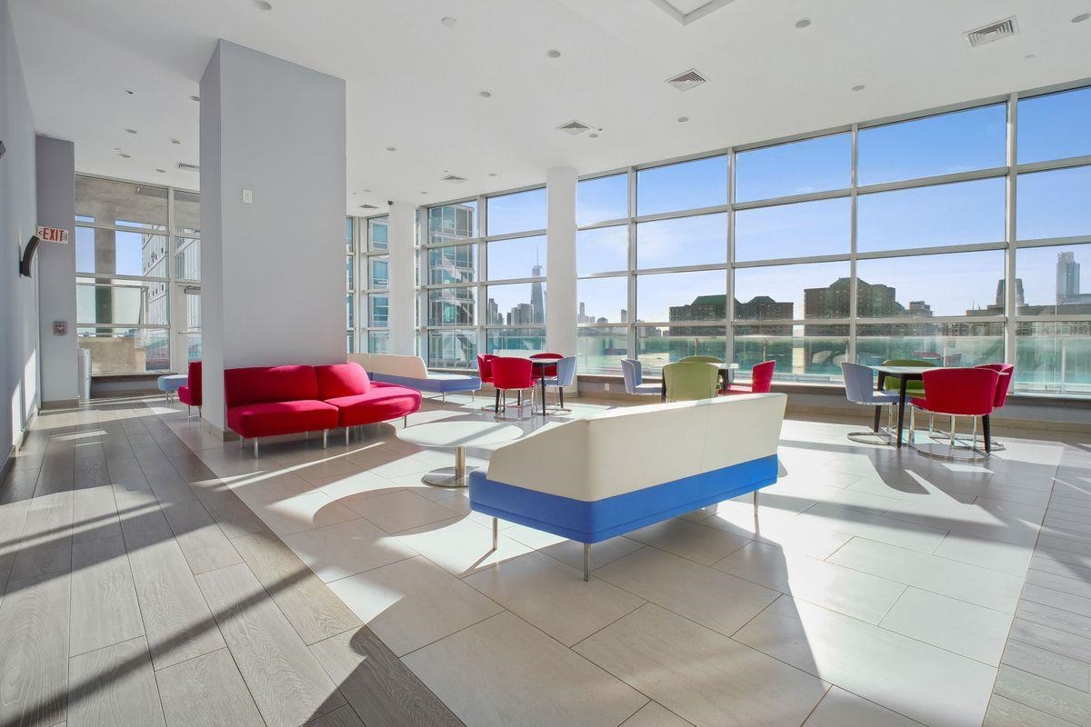 1 SHORE LANE Unit: 911