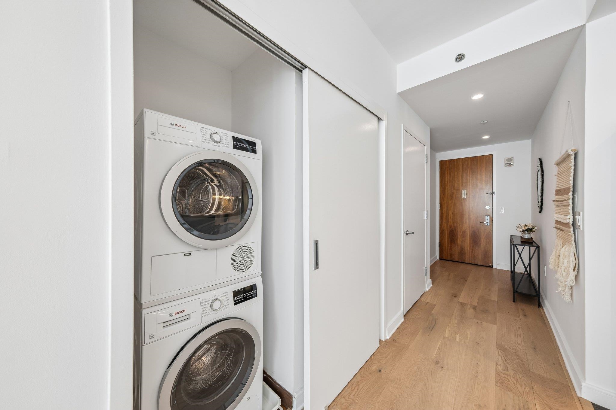 1 SHORE LANE Unit: 911