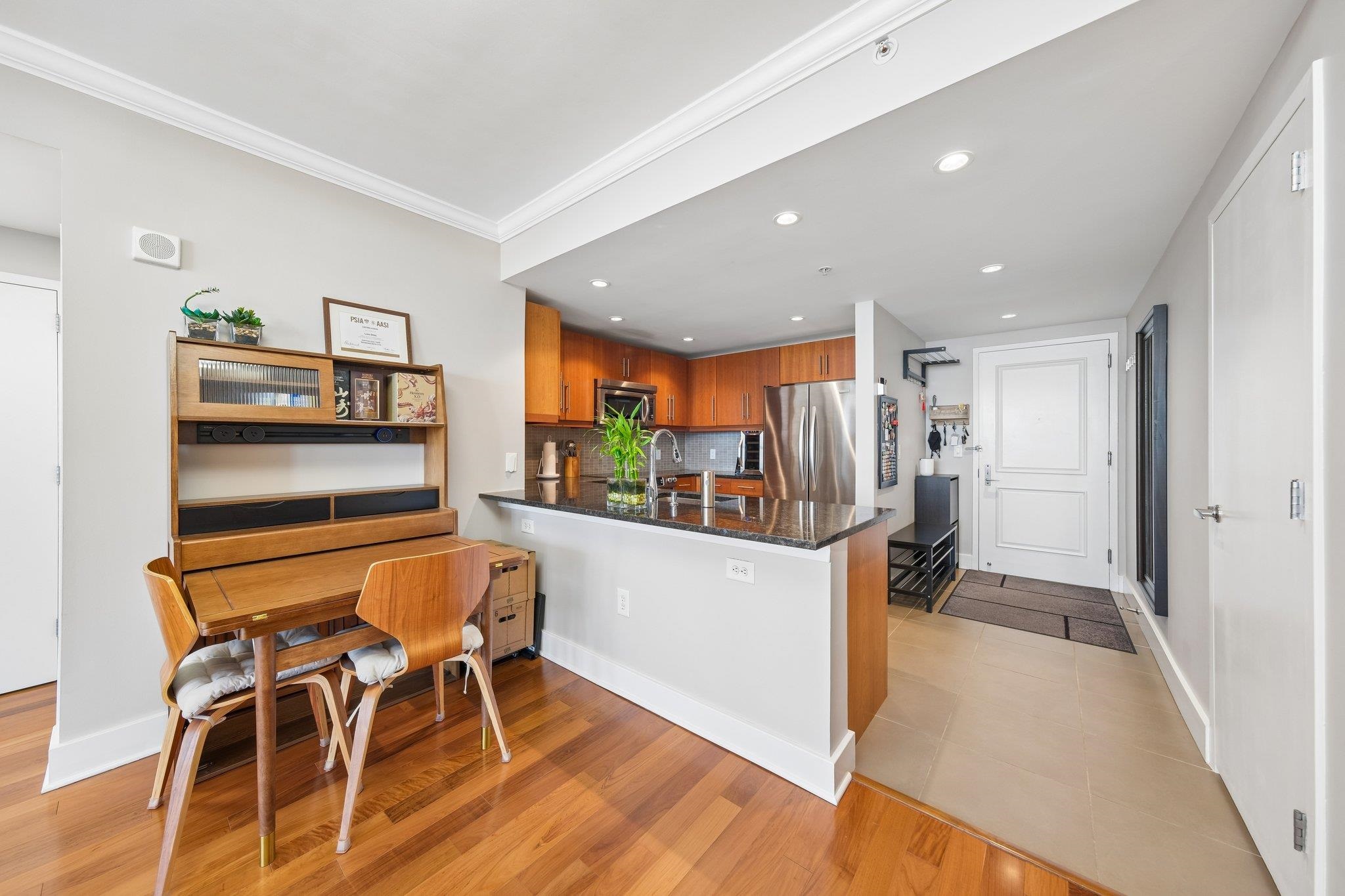 88 MORGAN ST Unit: PH3-5