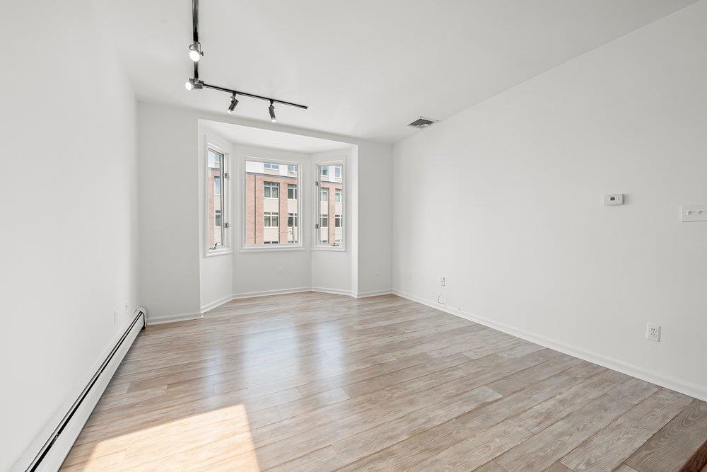 200 CHRISTOPHER COLUMBUS DR Unit: C10