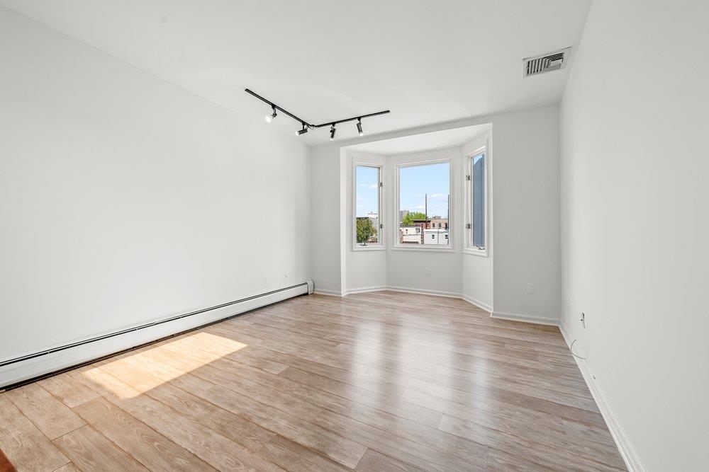 200 CHRISTOPHER COLUMBUS DR Unit: C10