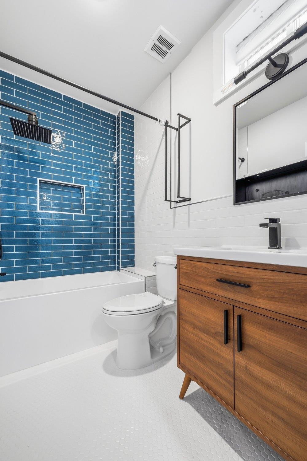 366 2ND ST Unit: 2