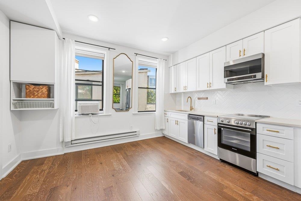 366 2ND ST Unit: 2
