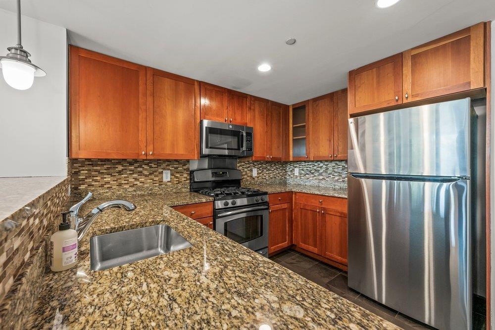 700 GROVE ST Unit: 3C