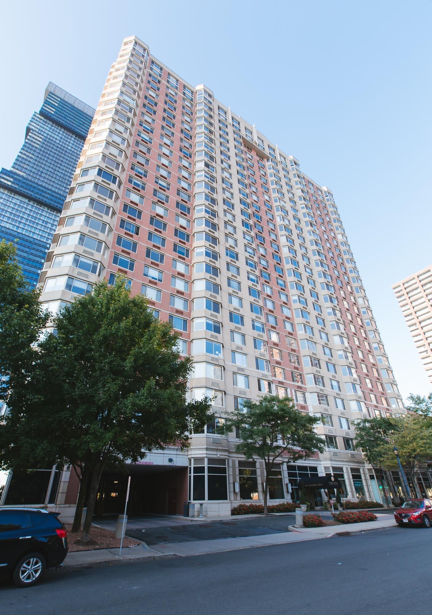 1 2ND ST Unit: 1907