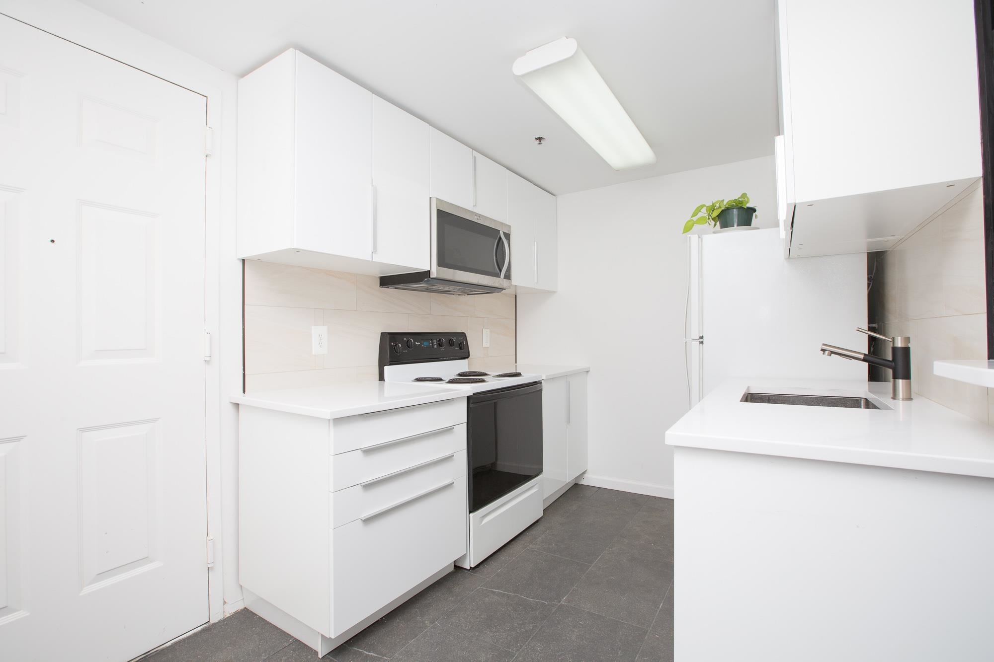 1 2ND ST Unit: 1907