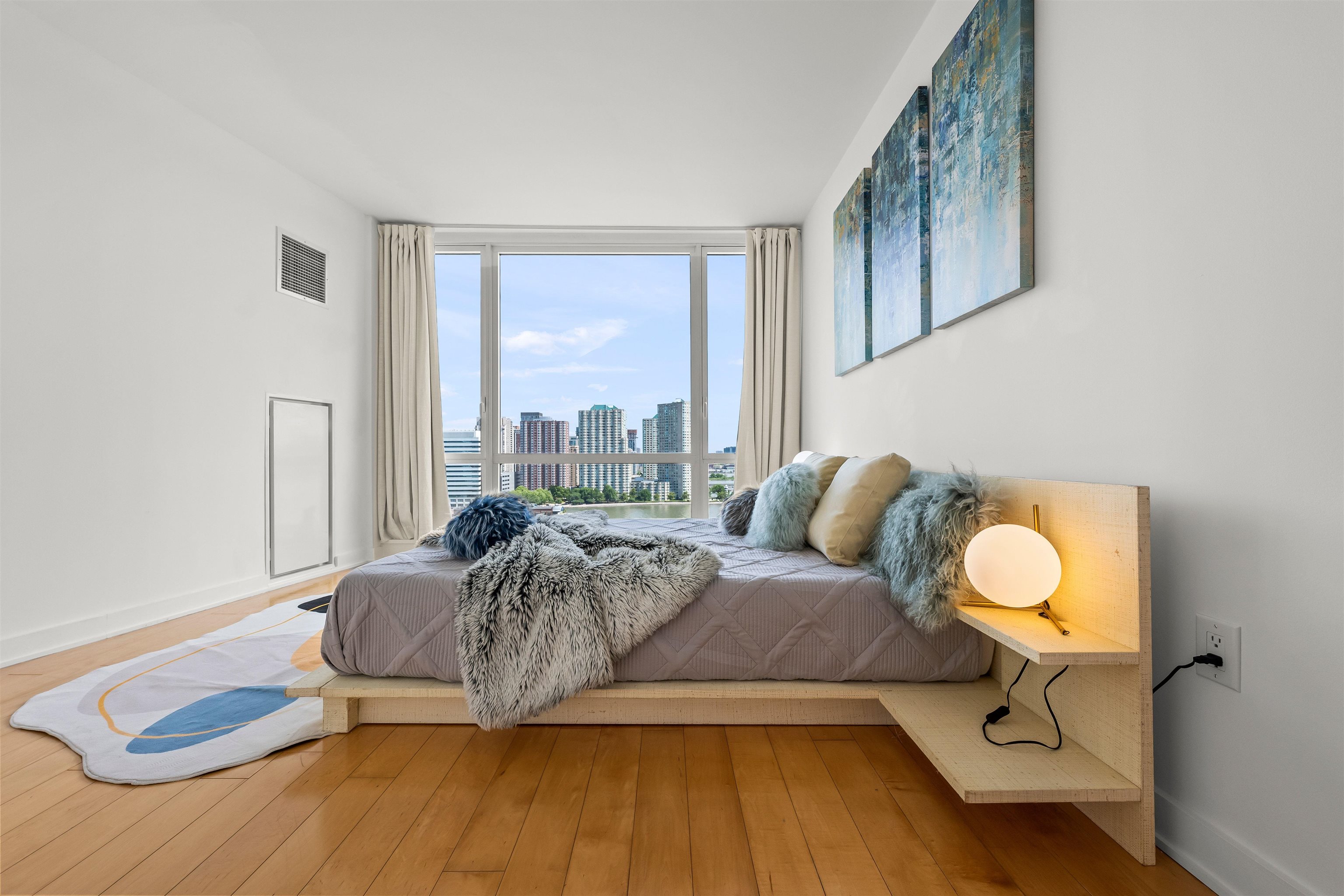 2 2ND ST Unit: 1602
