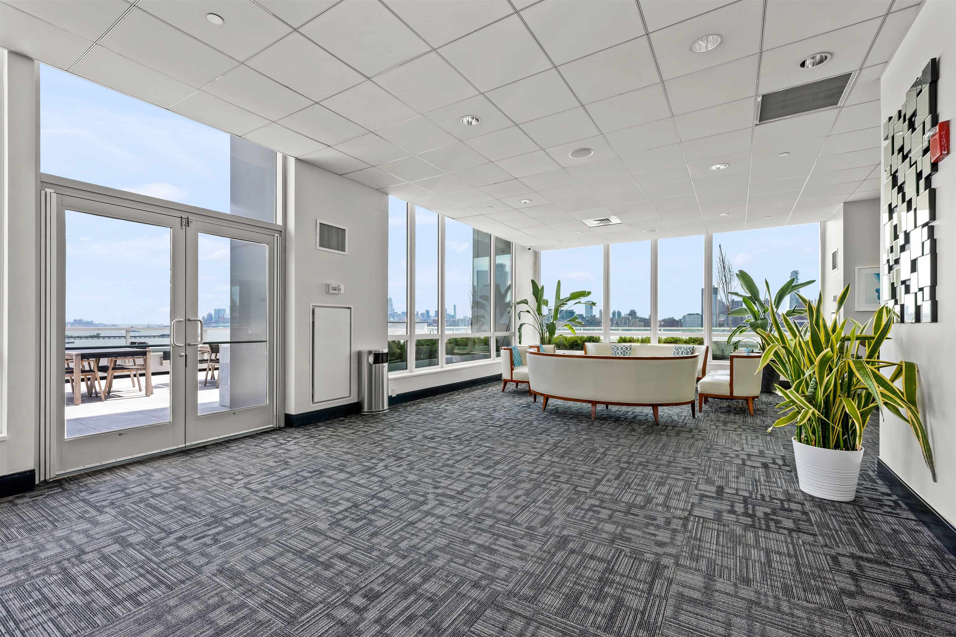 2 2ND ST Unit: 1602
