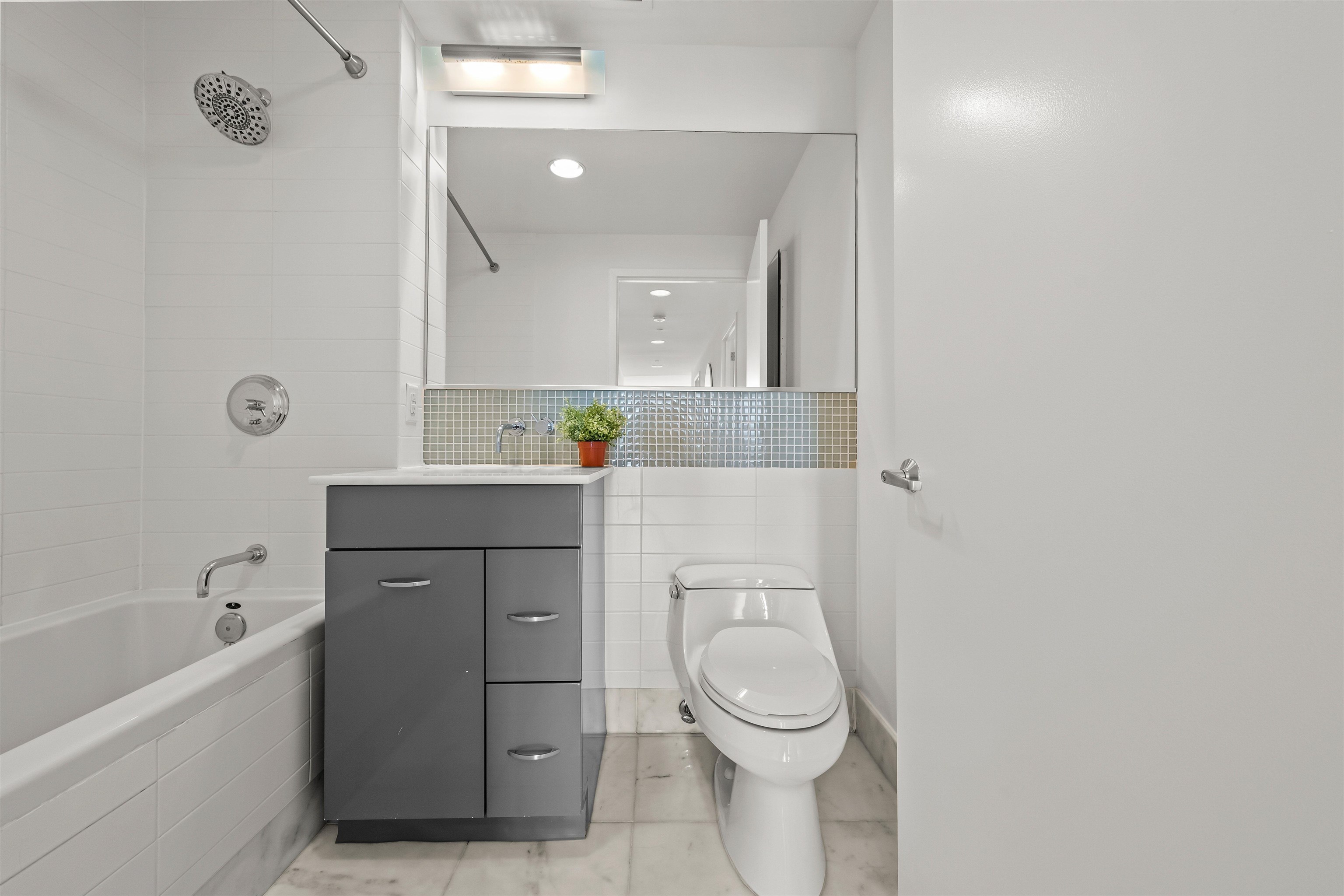 2 2ND ST Unit: 1602