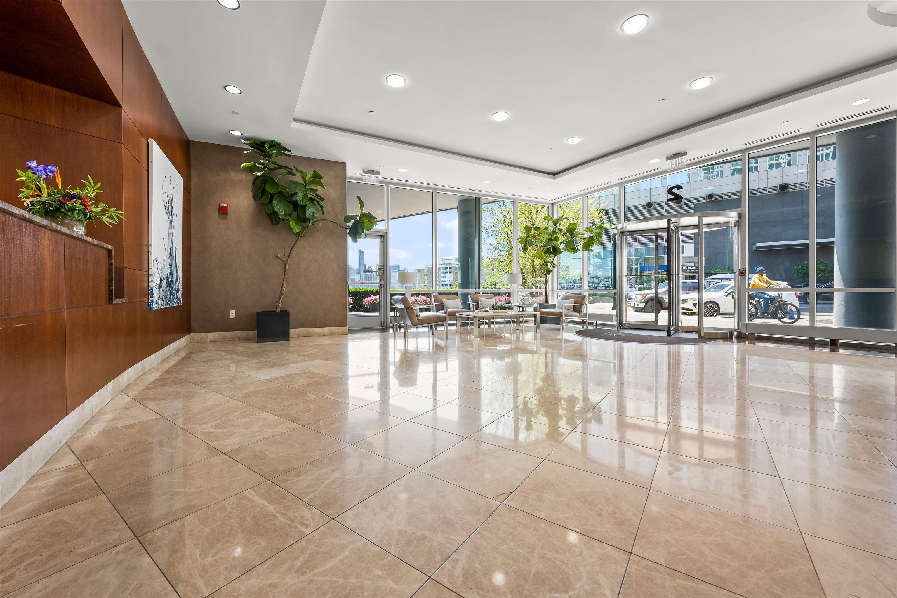 2 2ND ST Unit: 1602