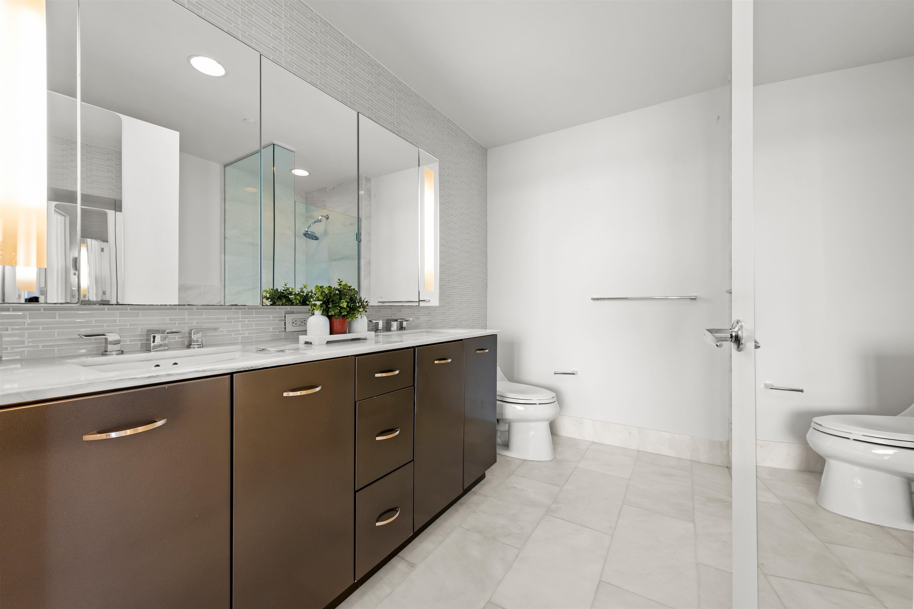 2 2ND ST Unit: 1602