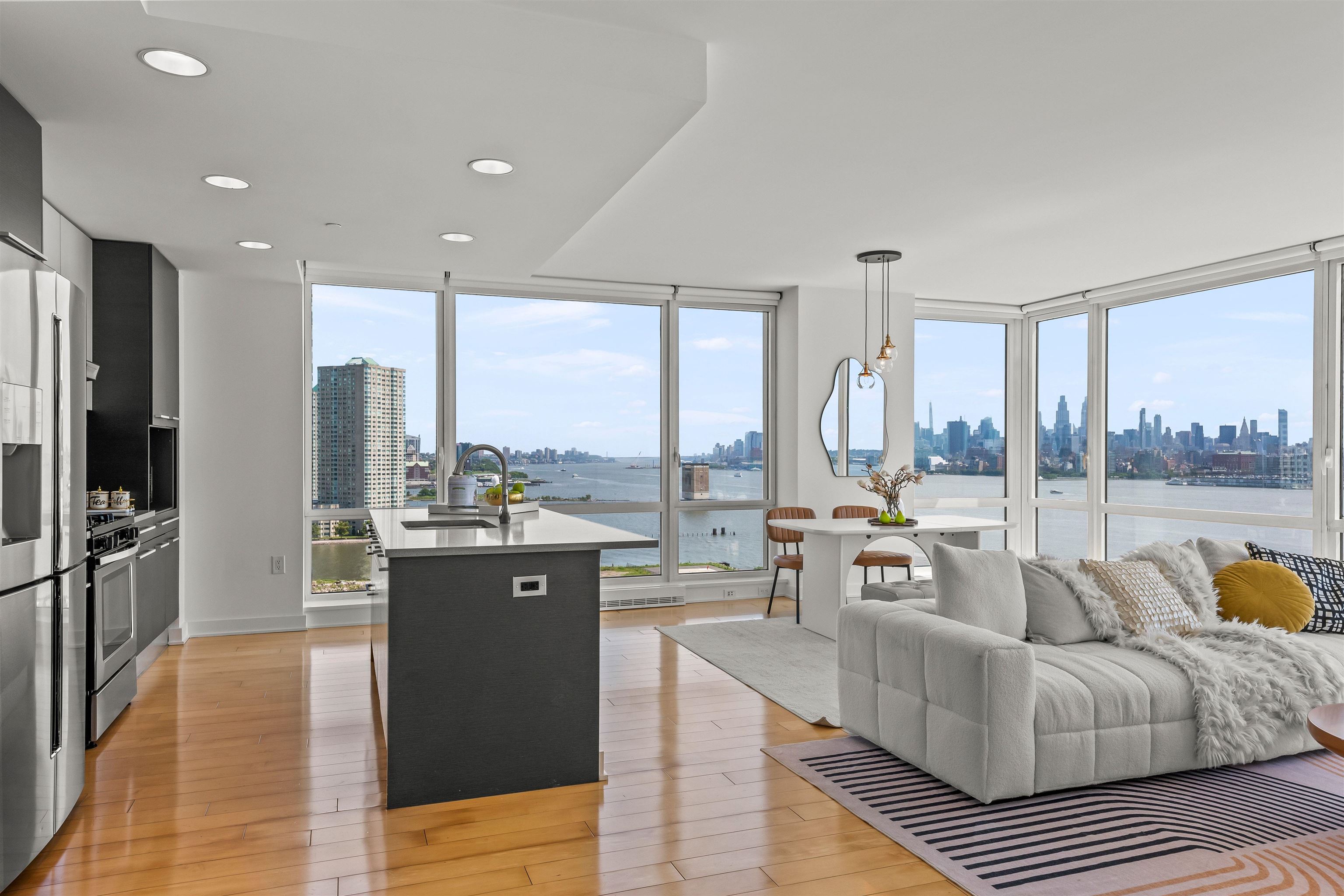 2 2ND ST Unit: 1602
