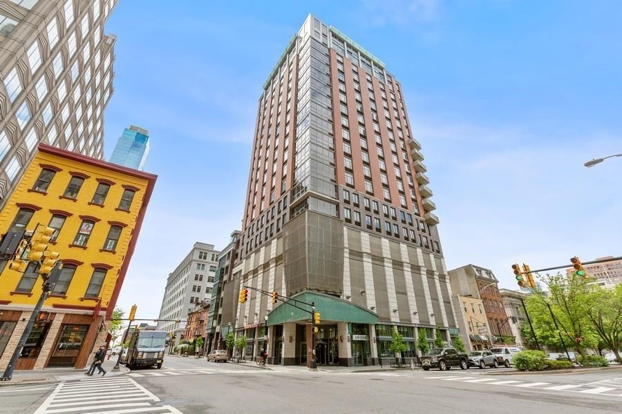 105 GREENE ST Unit: 1901