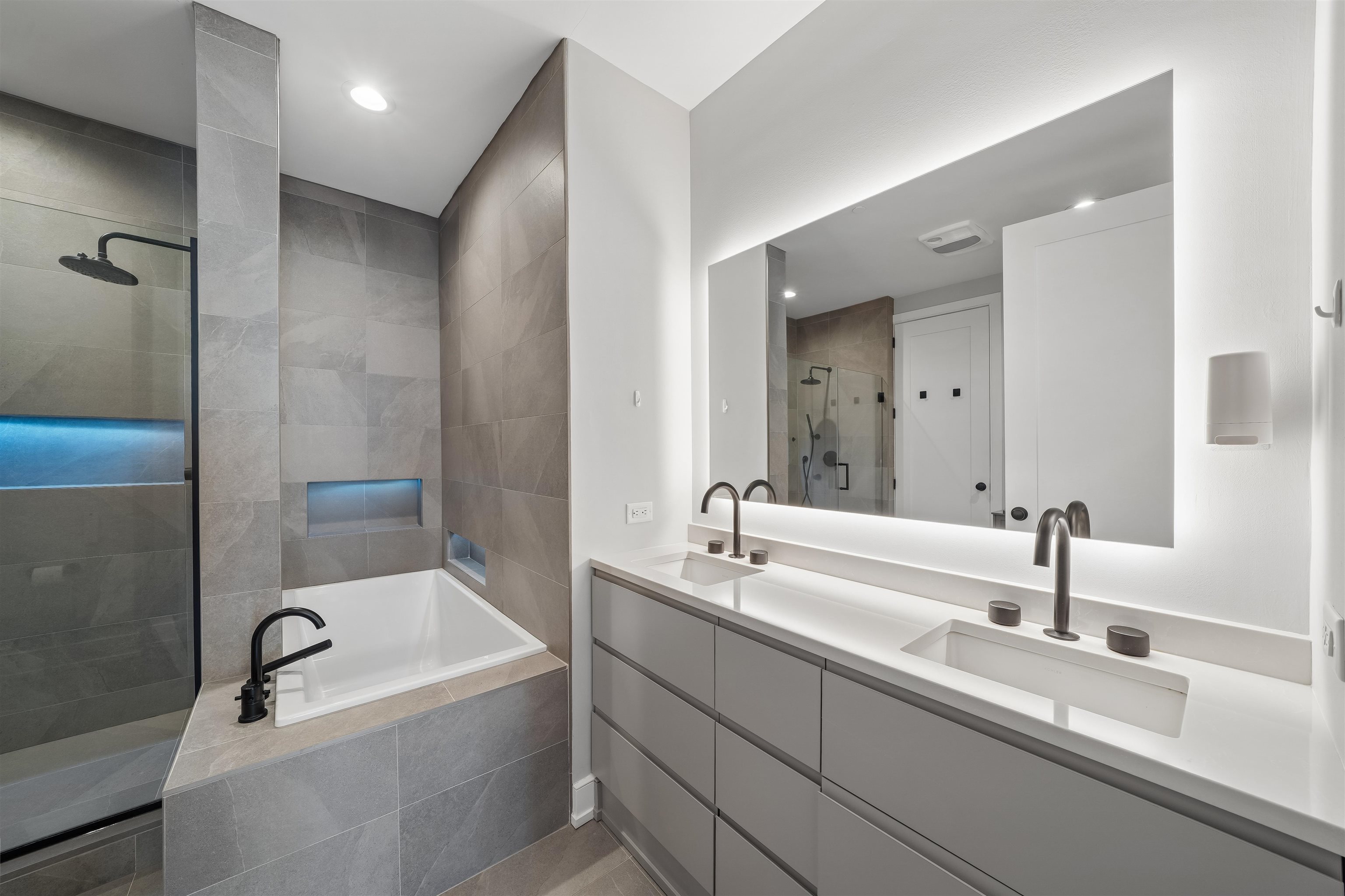 105 GREENE ST Unit: 1901