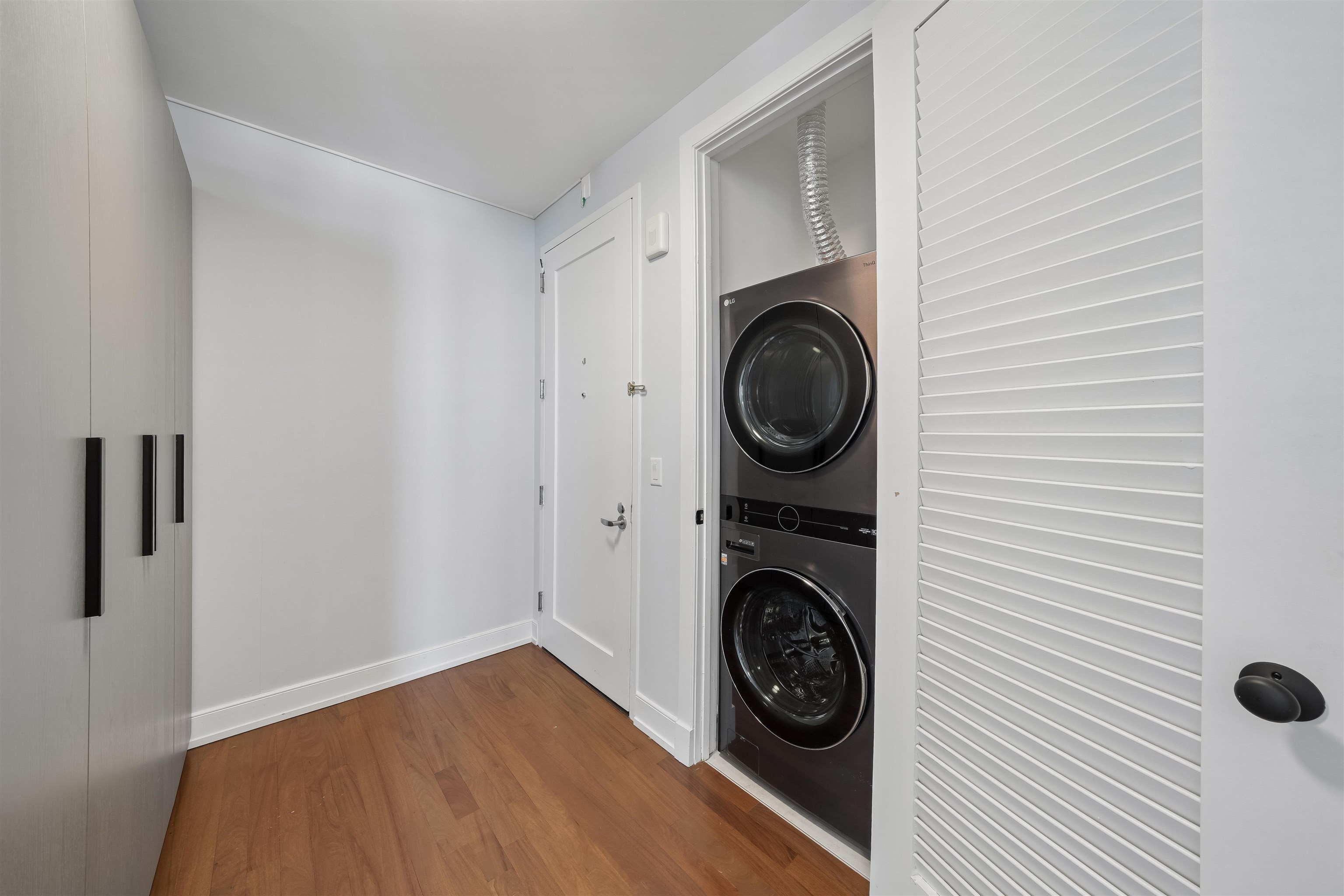 105 GREENE ST Unit: 1901
