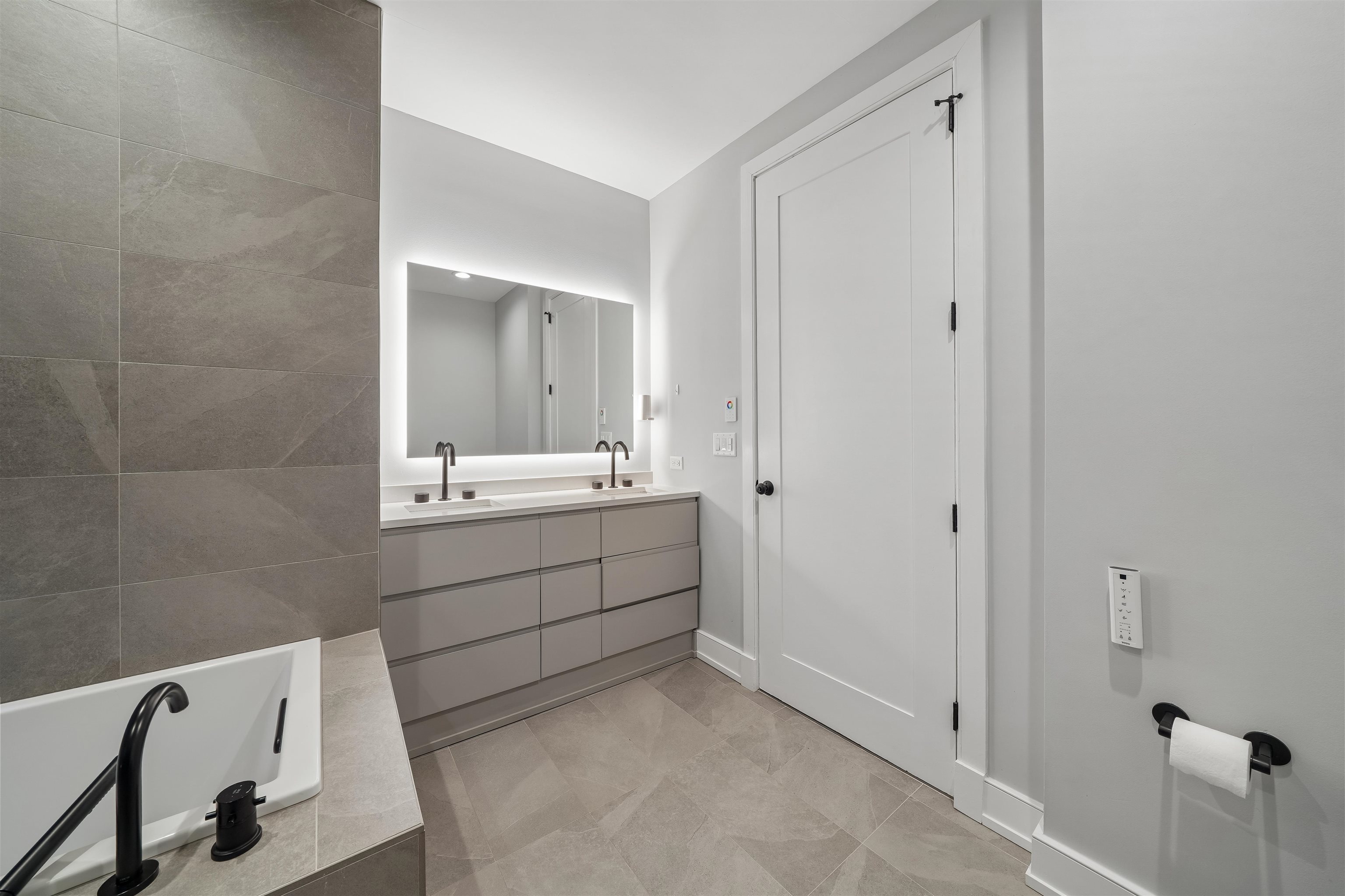 105 GREENE ST Unit: 1901