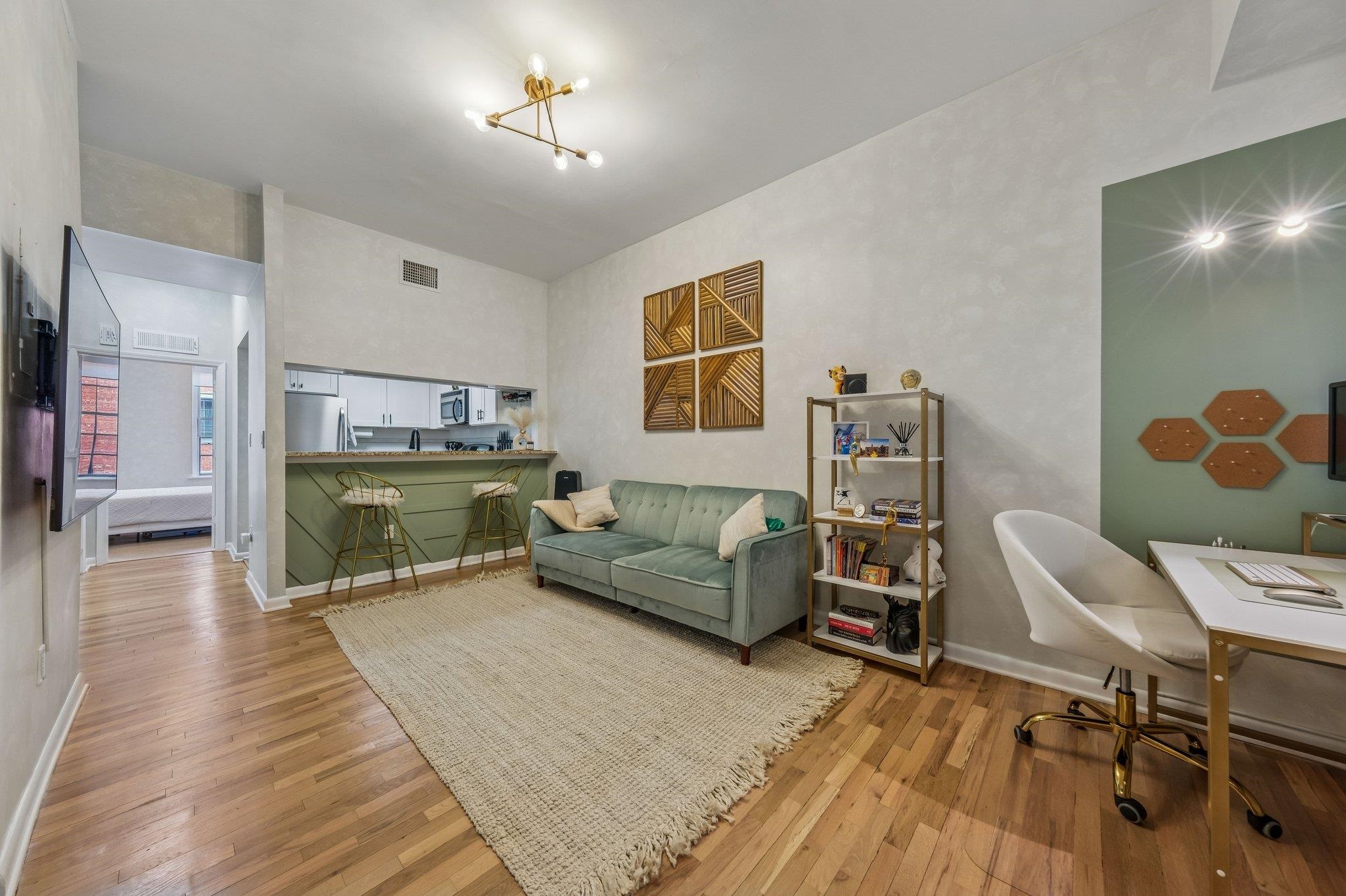 187 WAYNE ST Unit: 313C