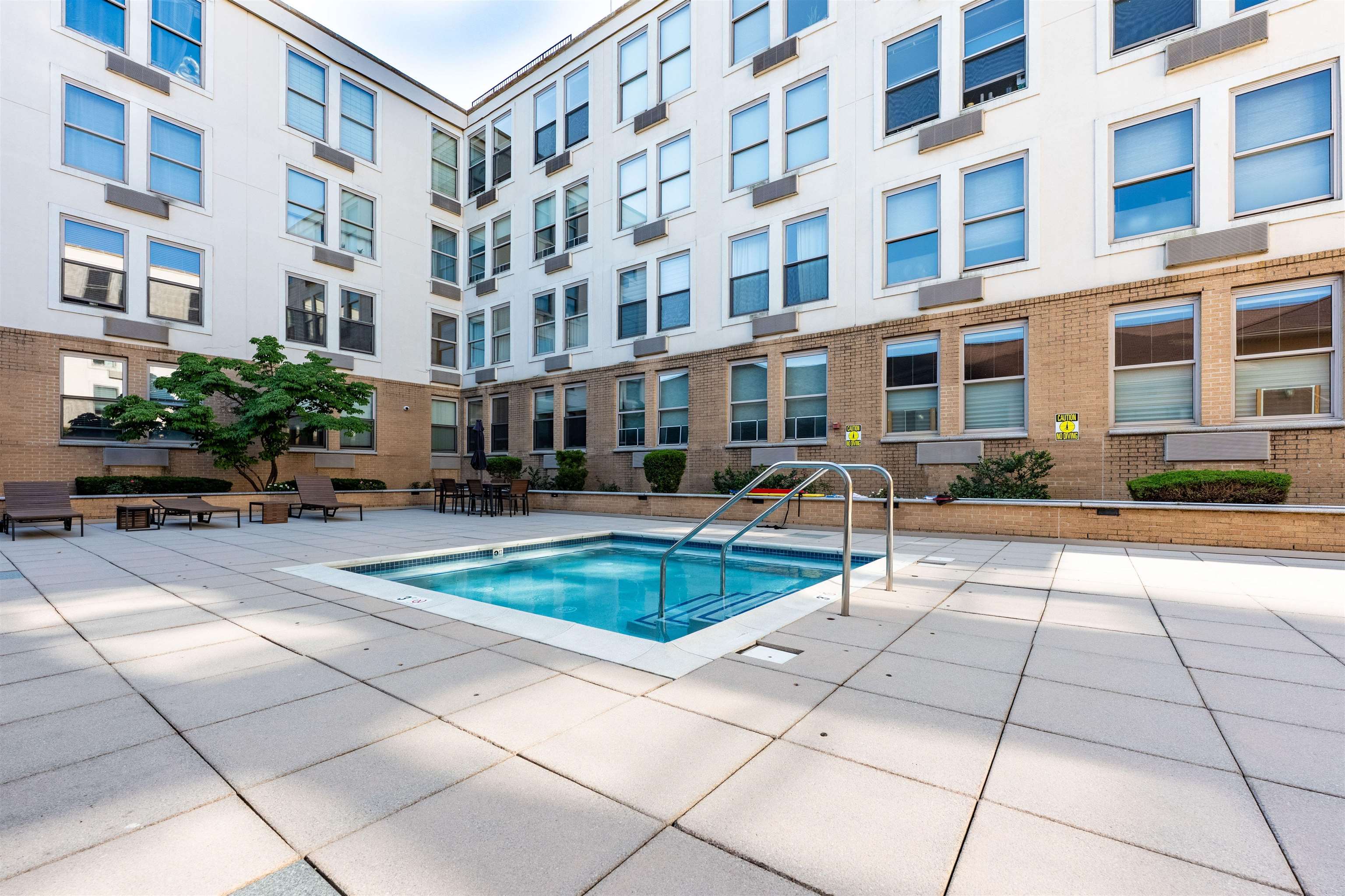10 REGENT ST Unit: 614