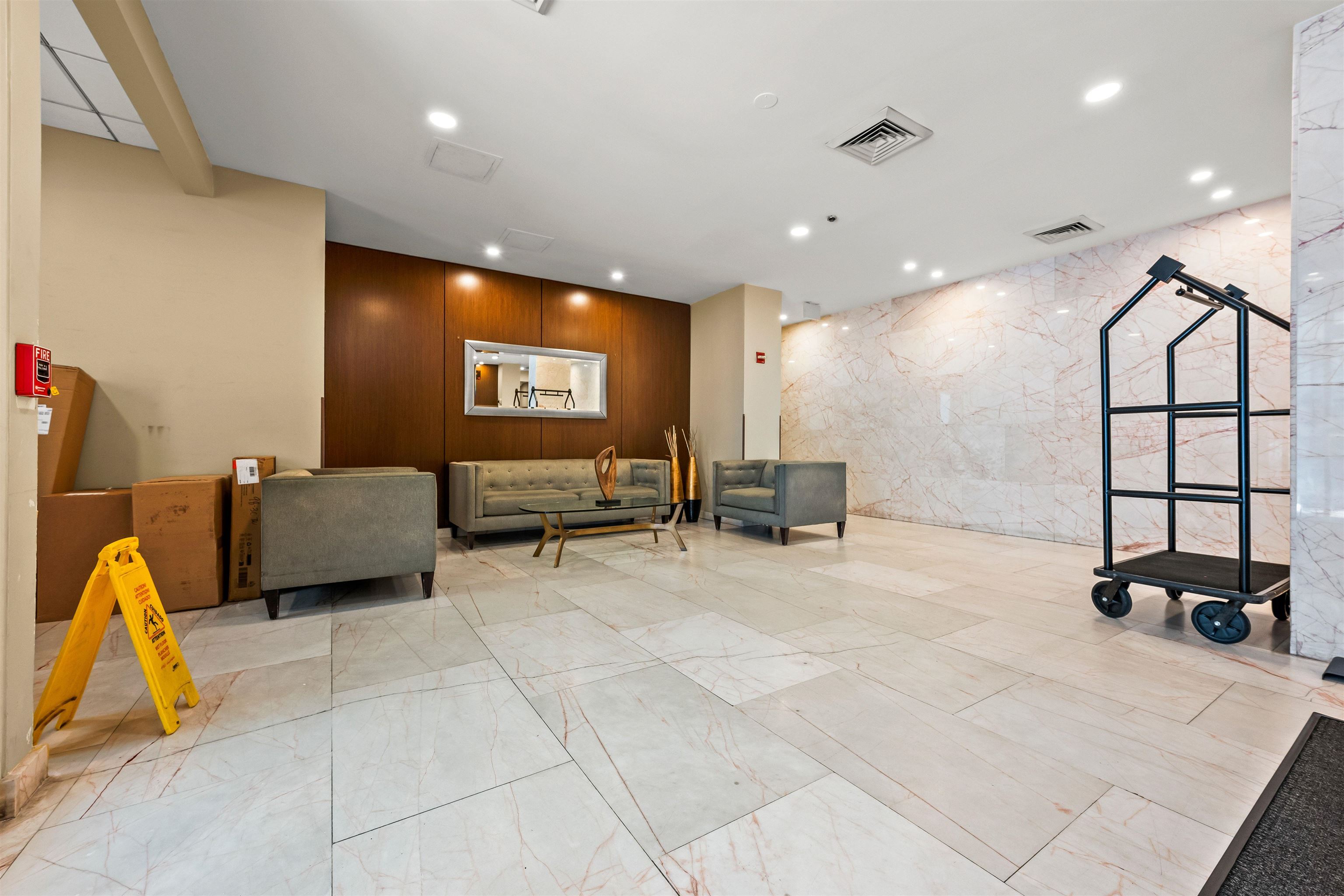 10 REGENT ST Unit: 614