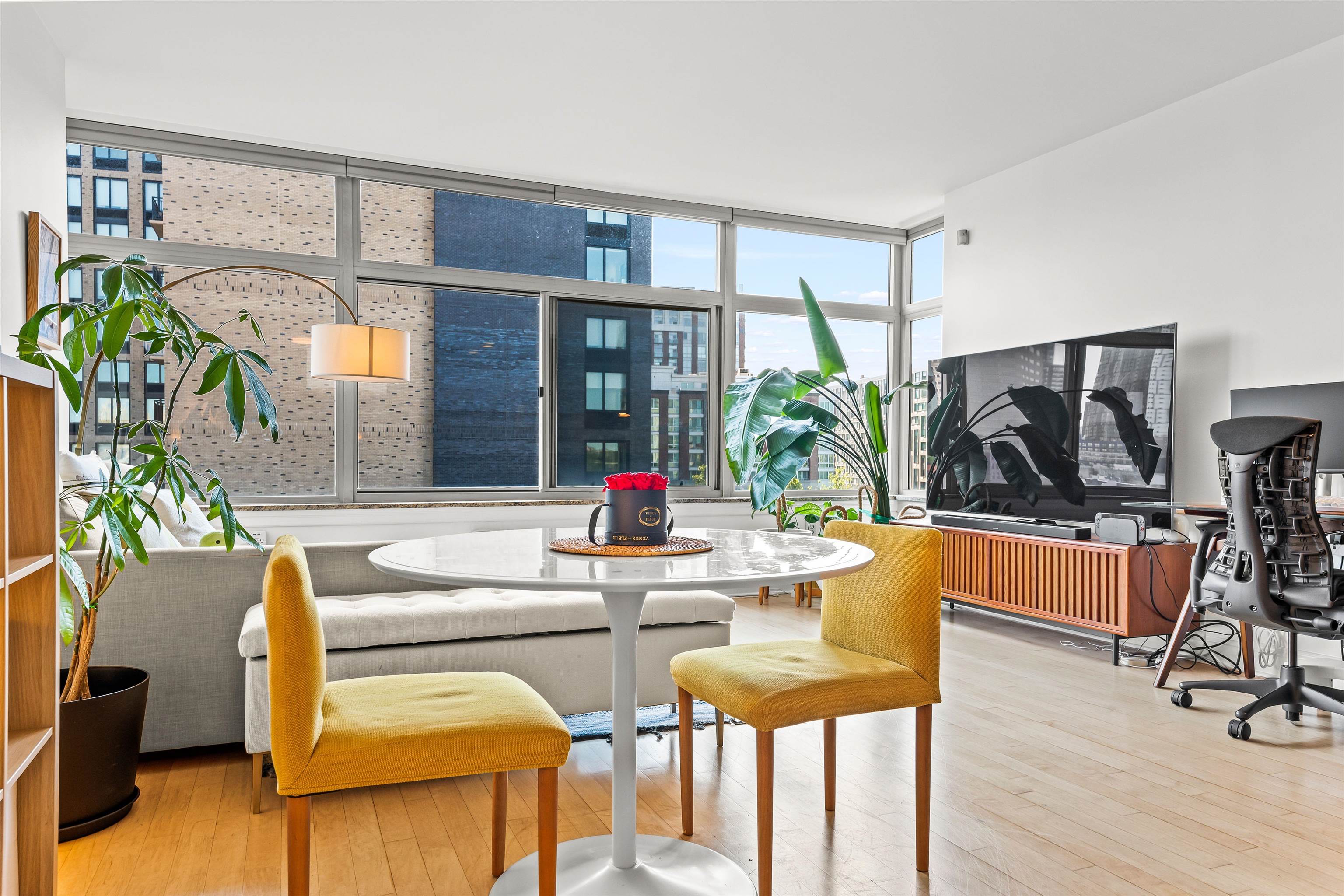 10 REGENT ST Unit: 614