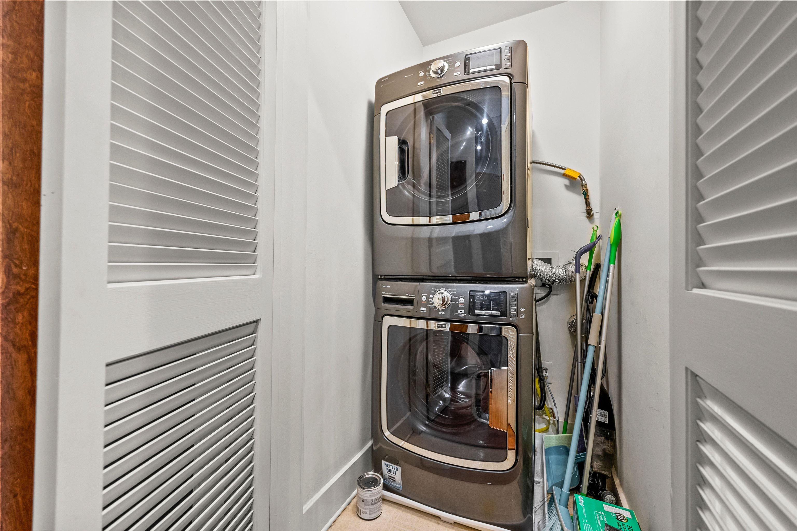 61 GRAND ST Unit: 2C