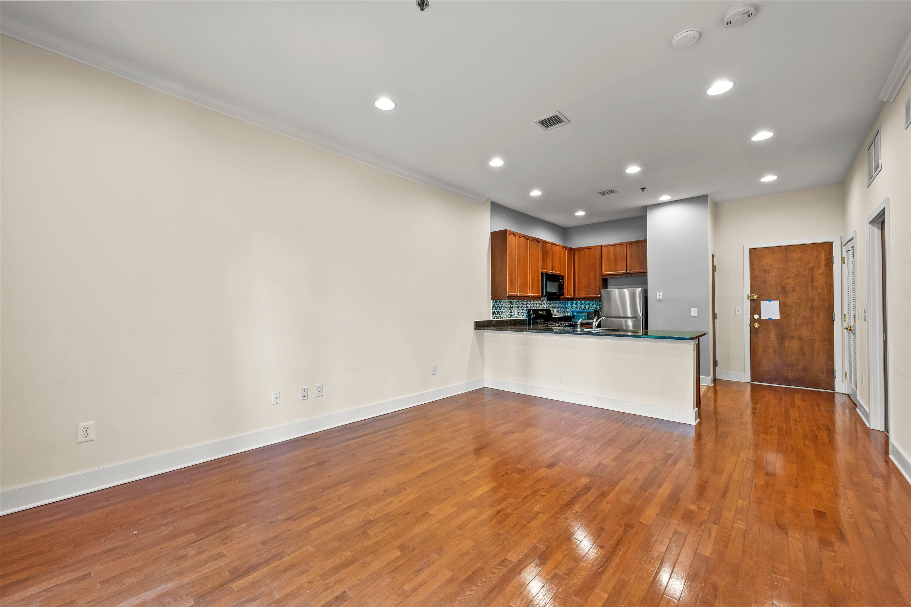 61 GRAND ST Unit: 2C