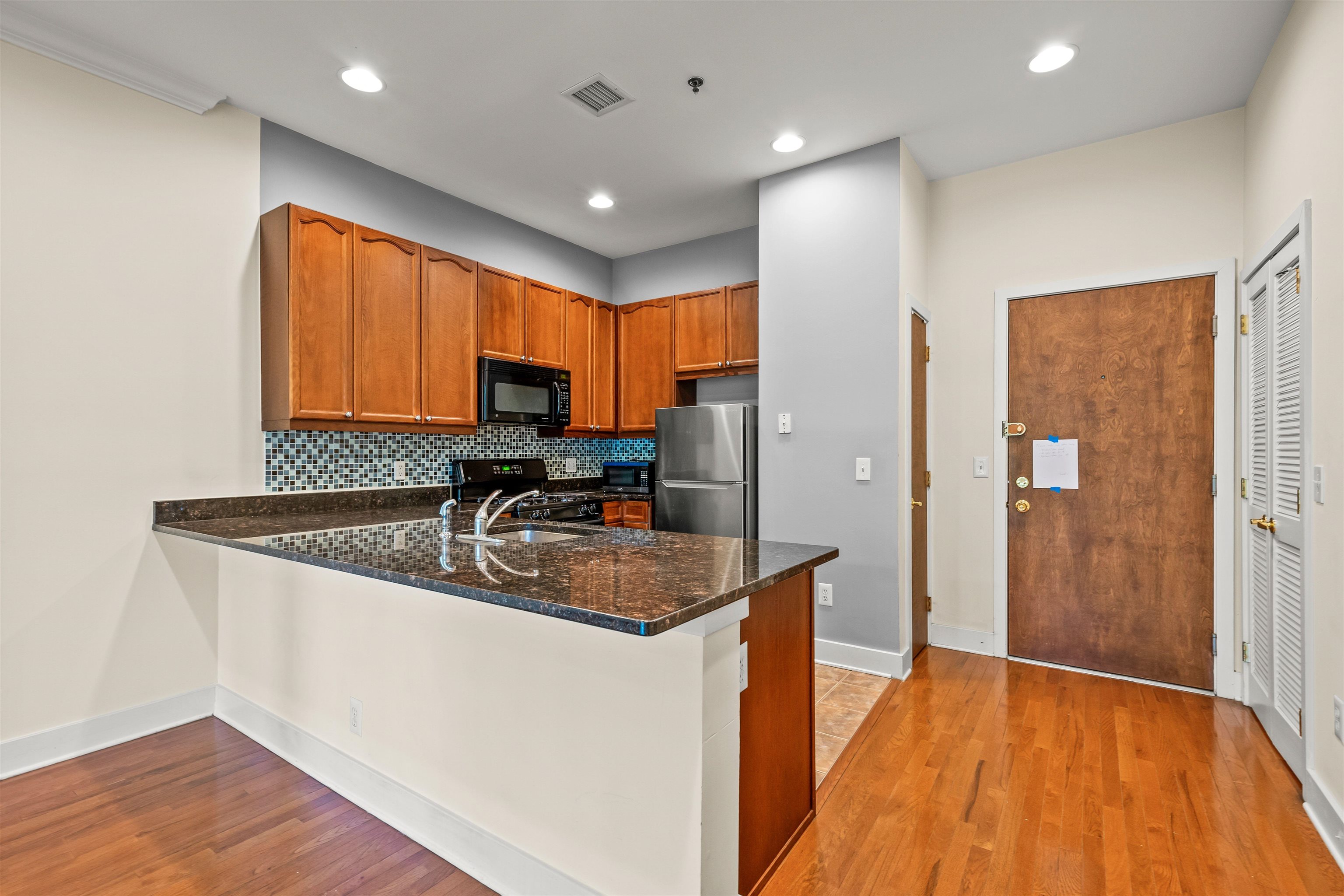 61 GRAND ST Unit: 2C