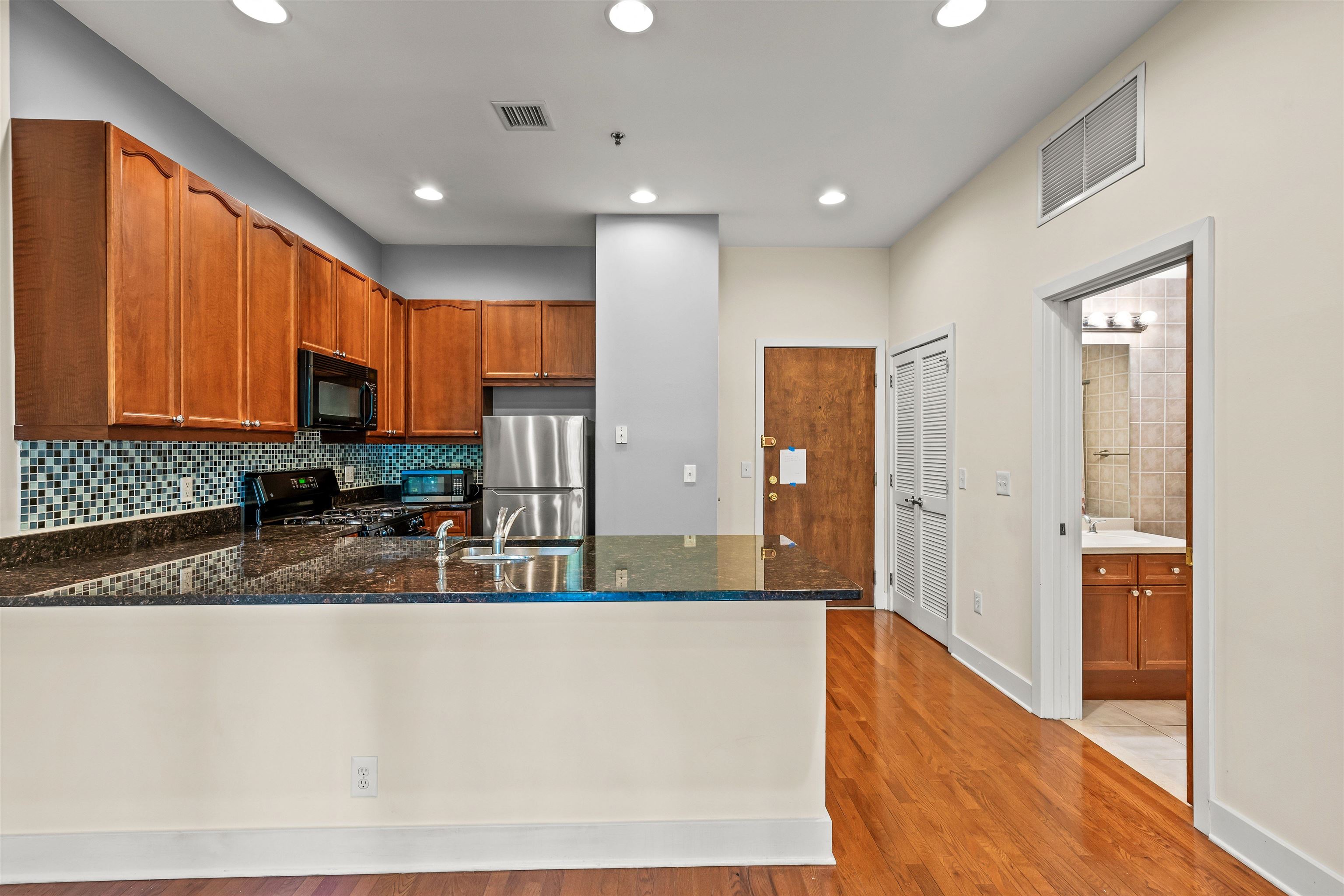 61 GRAND ST Unit: 2C