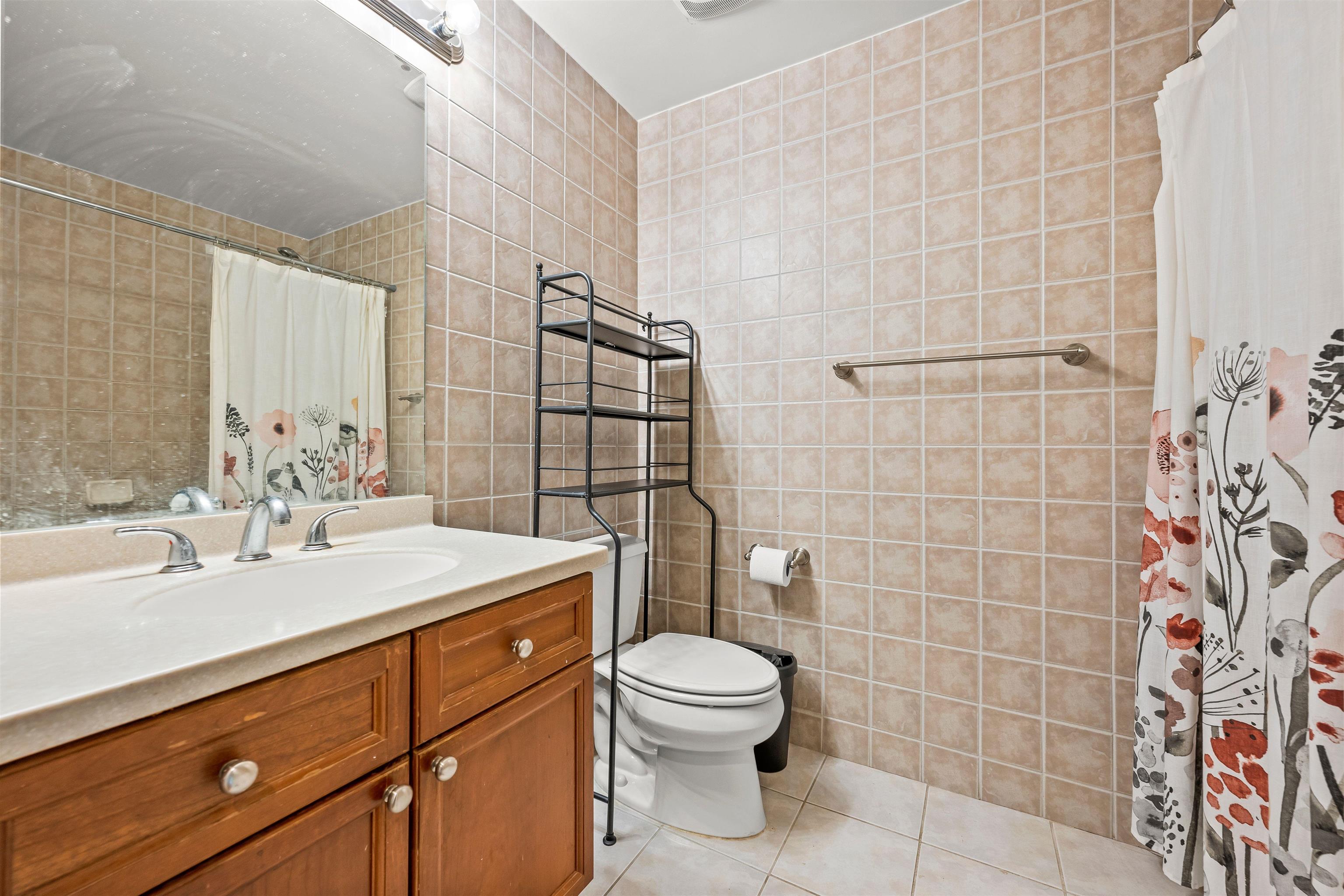 61 GRAND ST Unit: 2C