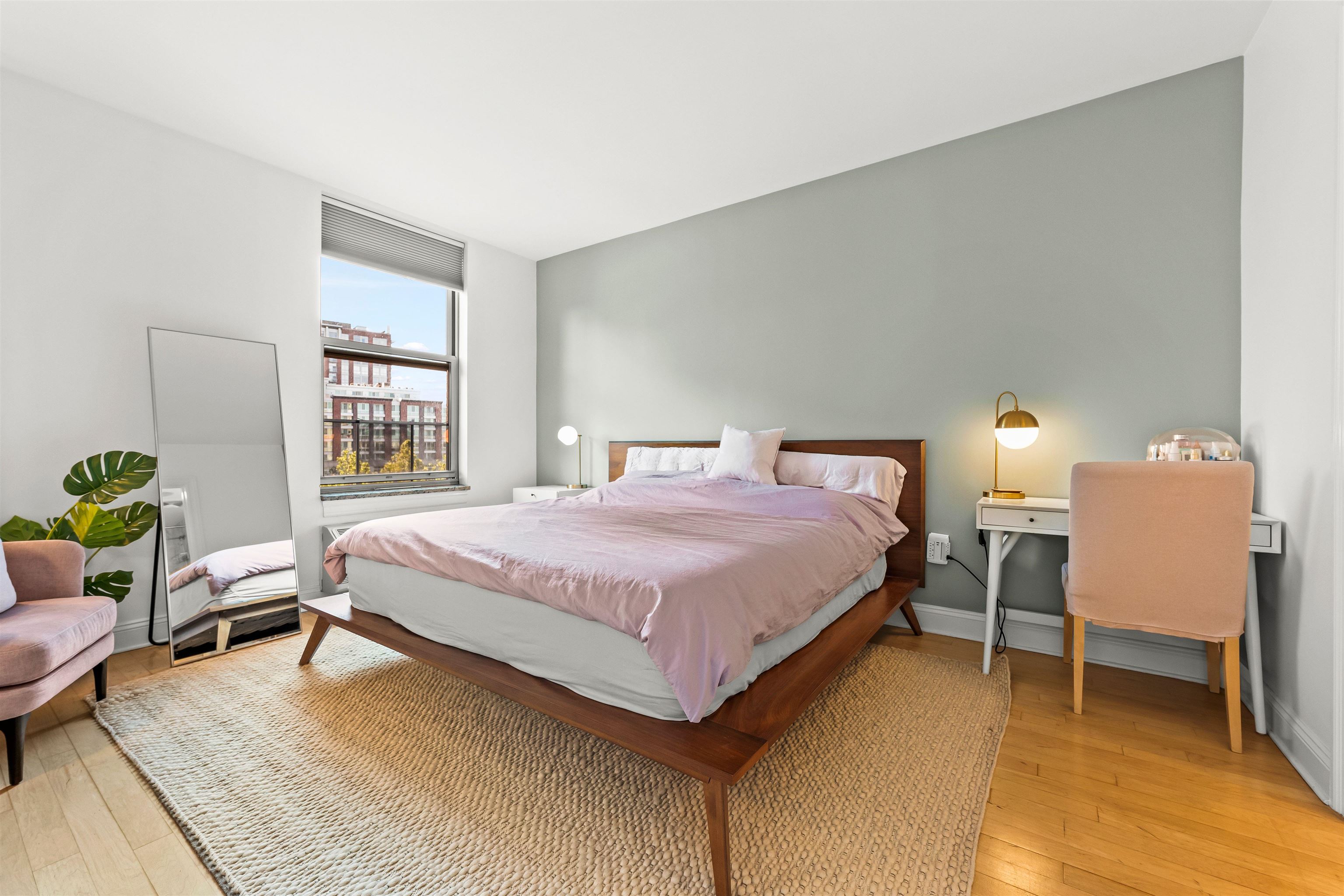 10 REGENT ST Unit: 614A