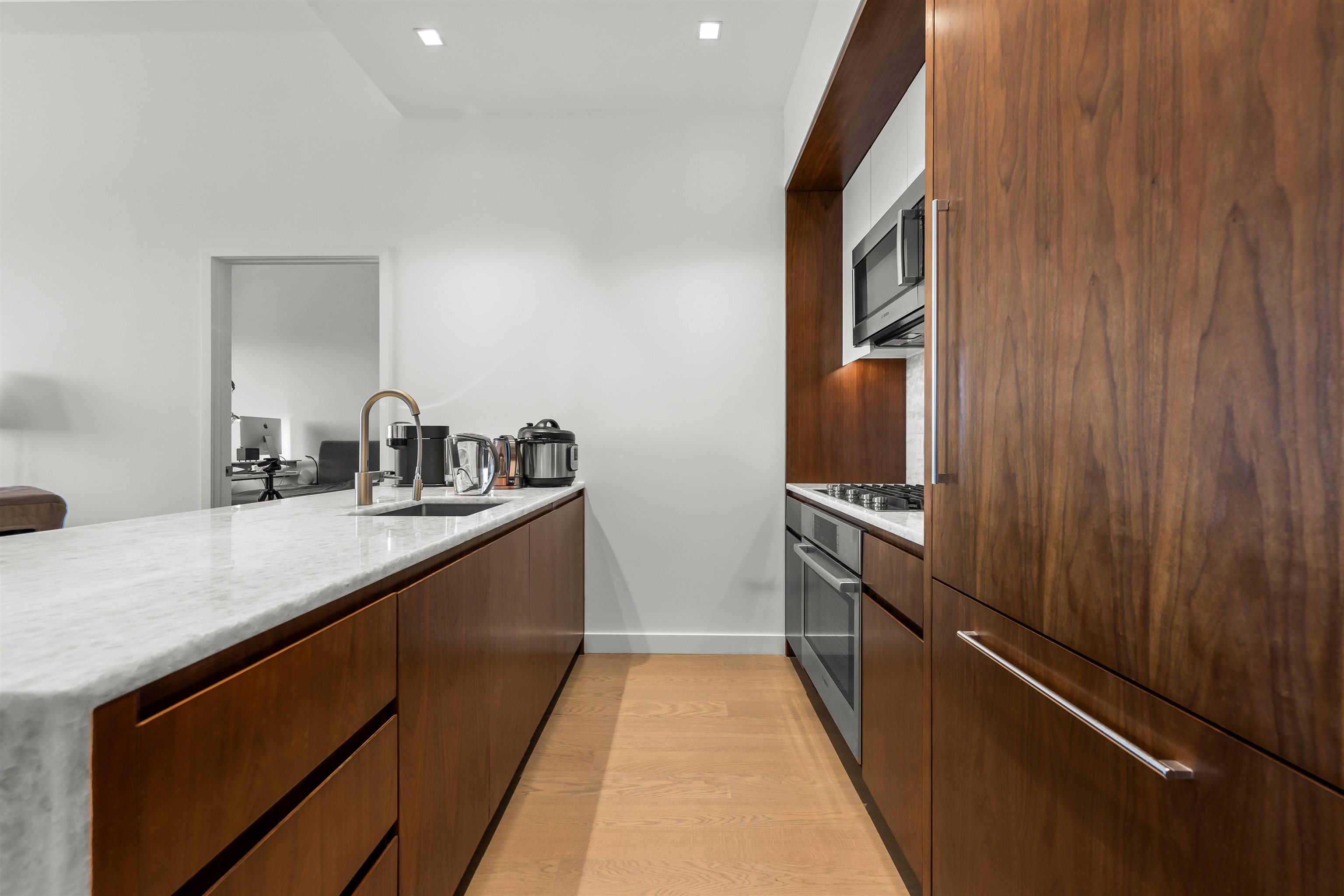 75 PARK LANE SOUTH Unit: 412