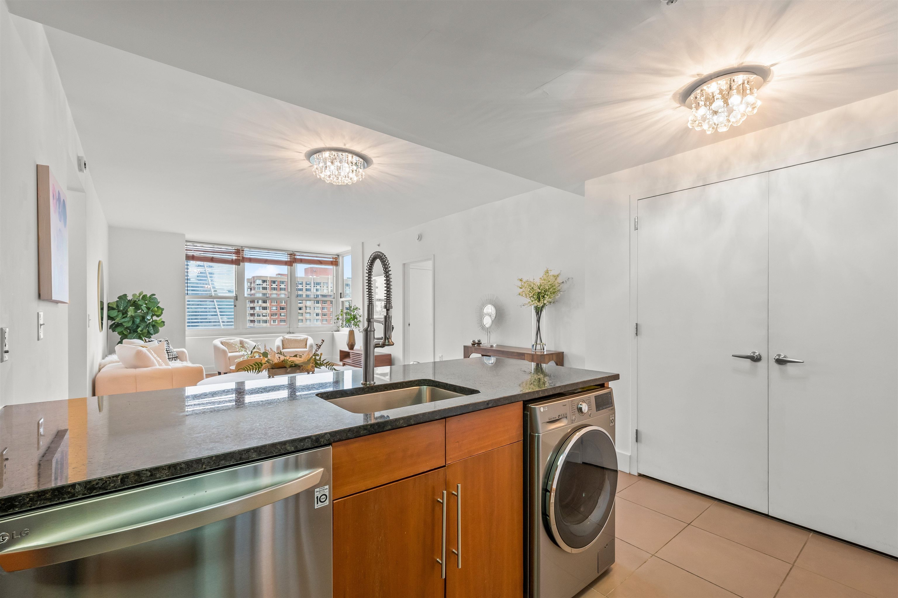 88 MORGAN ST Unit: 2204