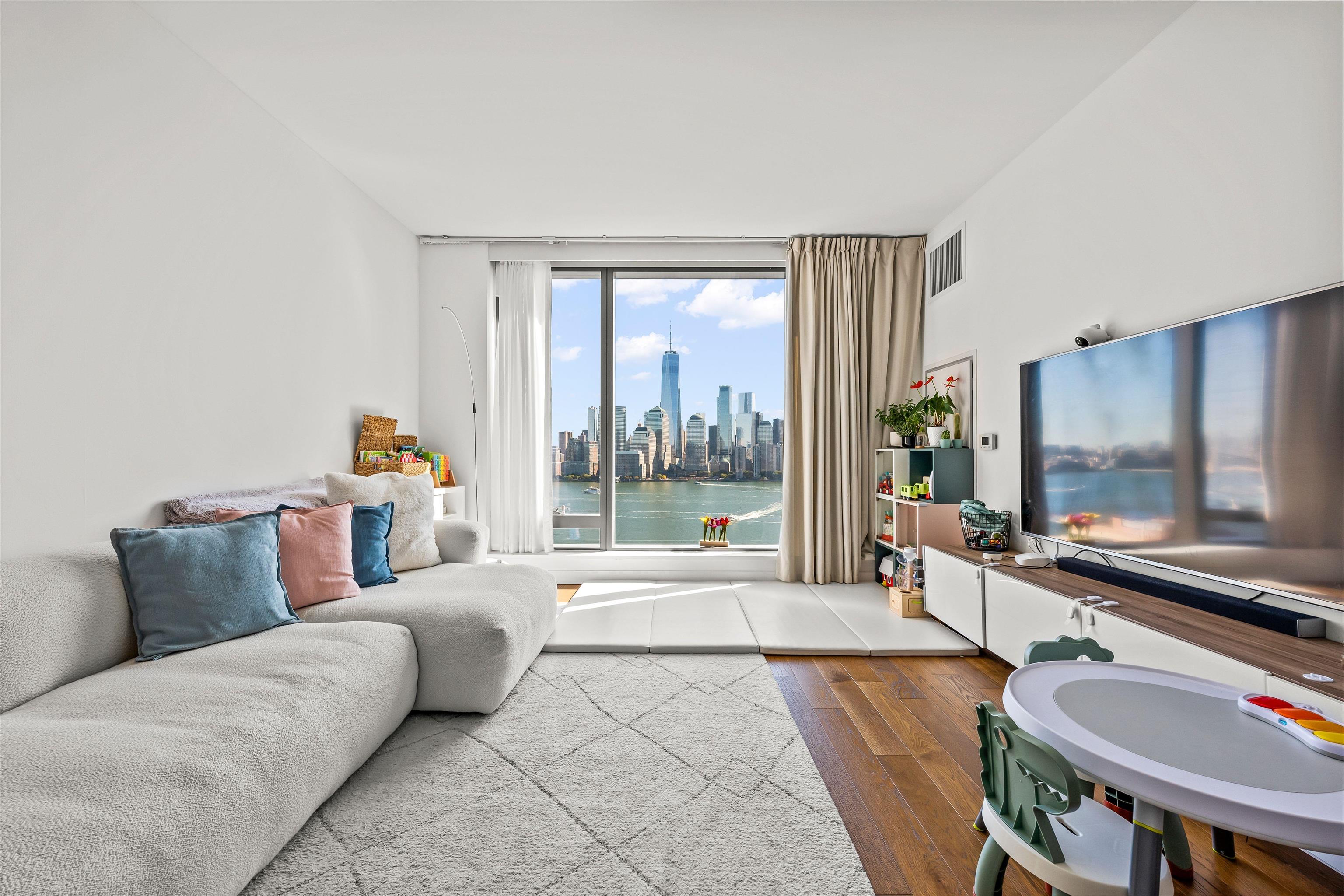 99 HUDSON ST Unit: 2106