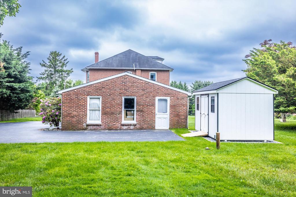 2425 Strasburg Rd