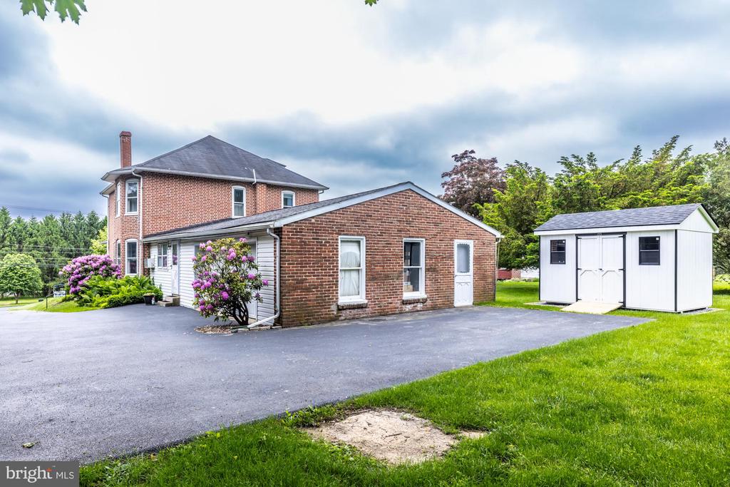 2425 Strasburg Rd