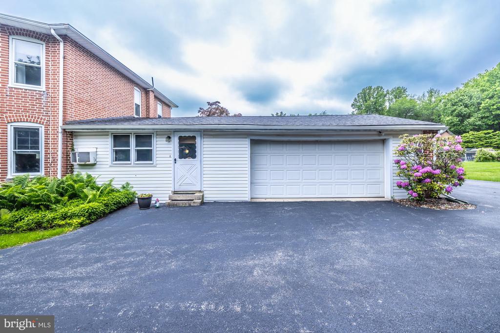 2425 Strasburg Rd