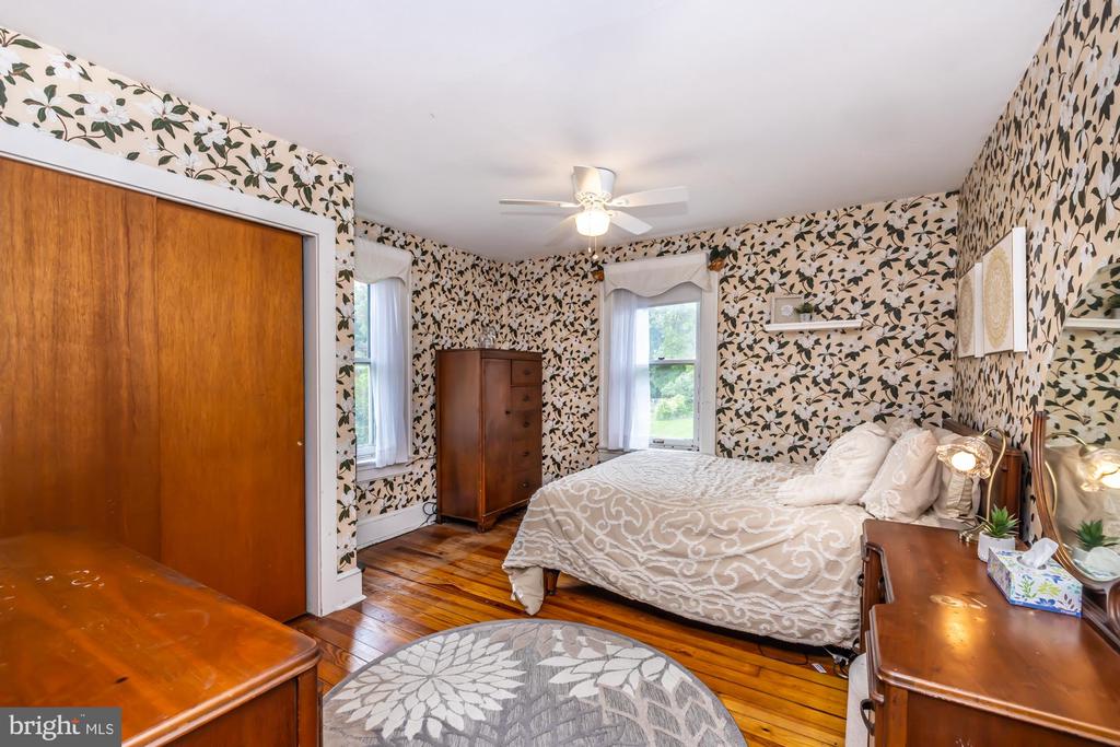 2425 Strasburg Rd