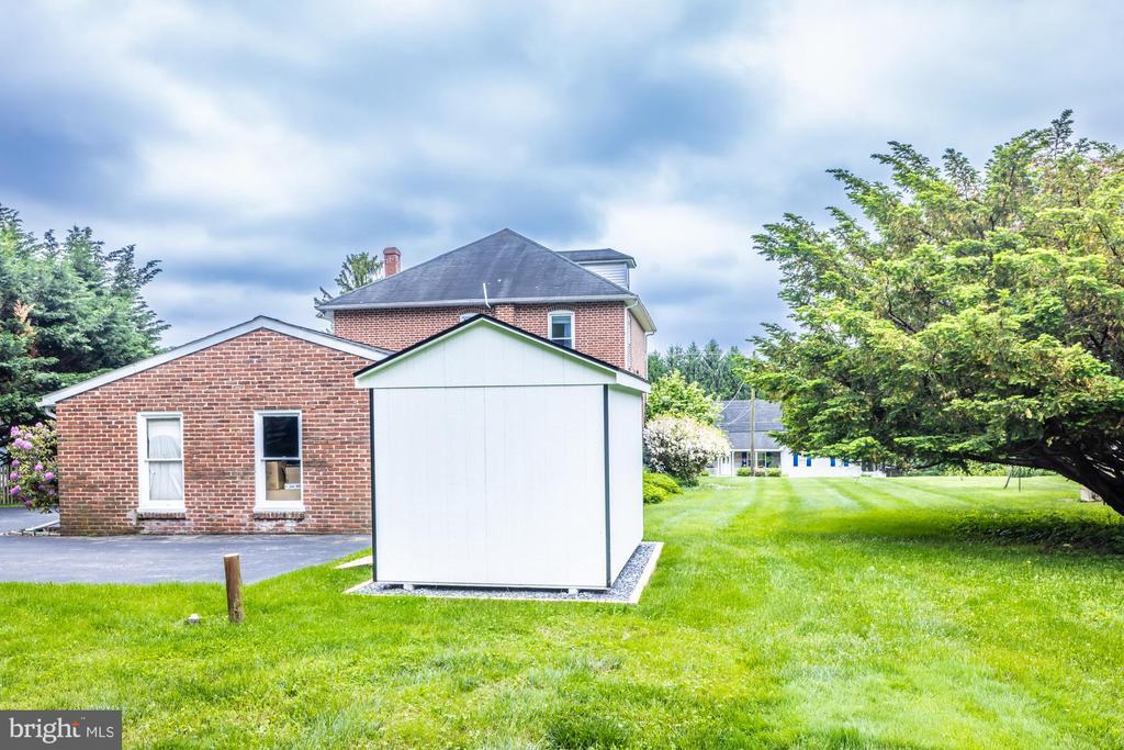 2425 Strasburg Rd