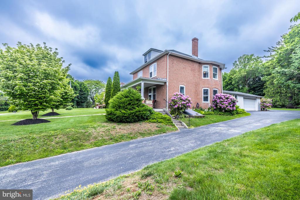 2425 Strasburg Rd