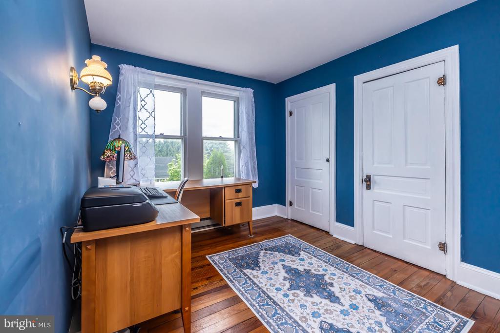 2425 Strasburg Rd