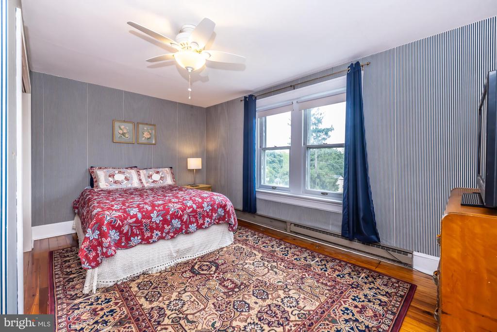 2425 Strasburg Rd