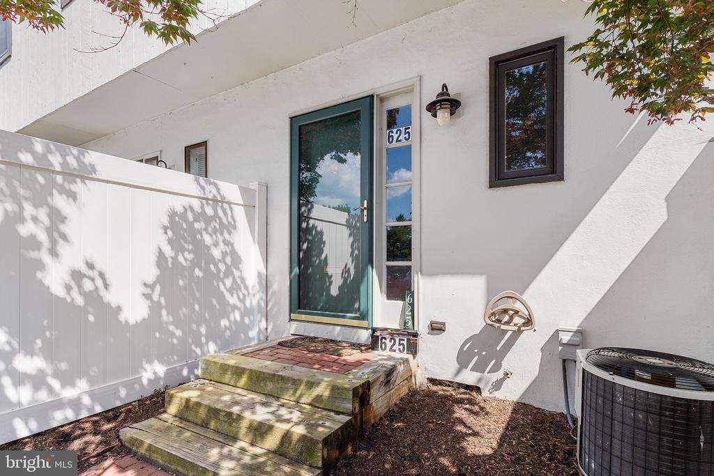 625 Summit House