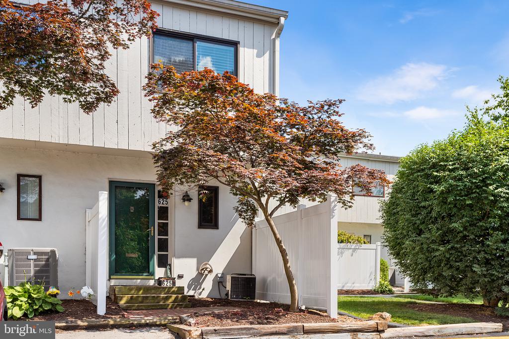 625 Summit House