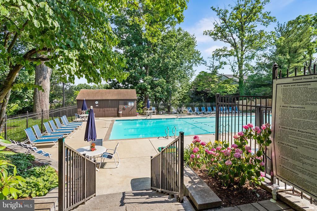 625 Summit House