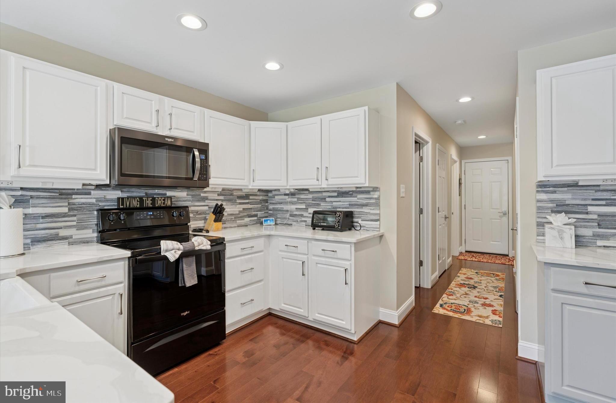 621 Jaeger Cir